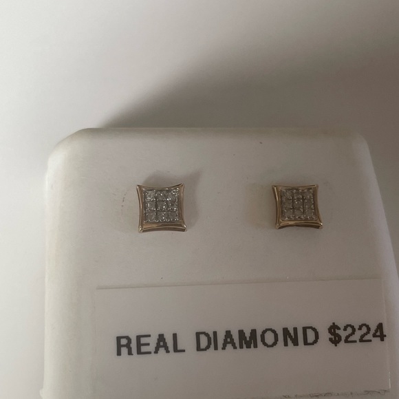 10kt square earrings with Micro diamonds 💎 - Picture 5 of 7